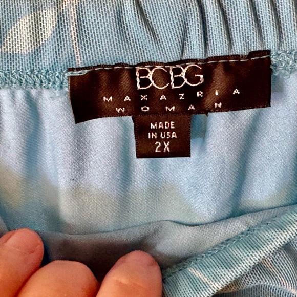 Vintage BCBG Woman Robin’s Egg Blue Floral Print Mesh Knee Length Skirt, 2X - Picture 3 of 4